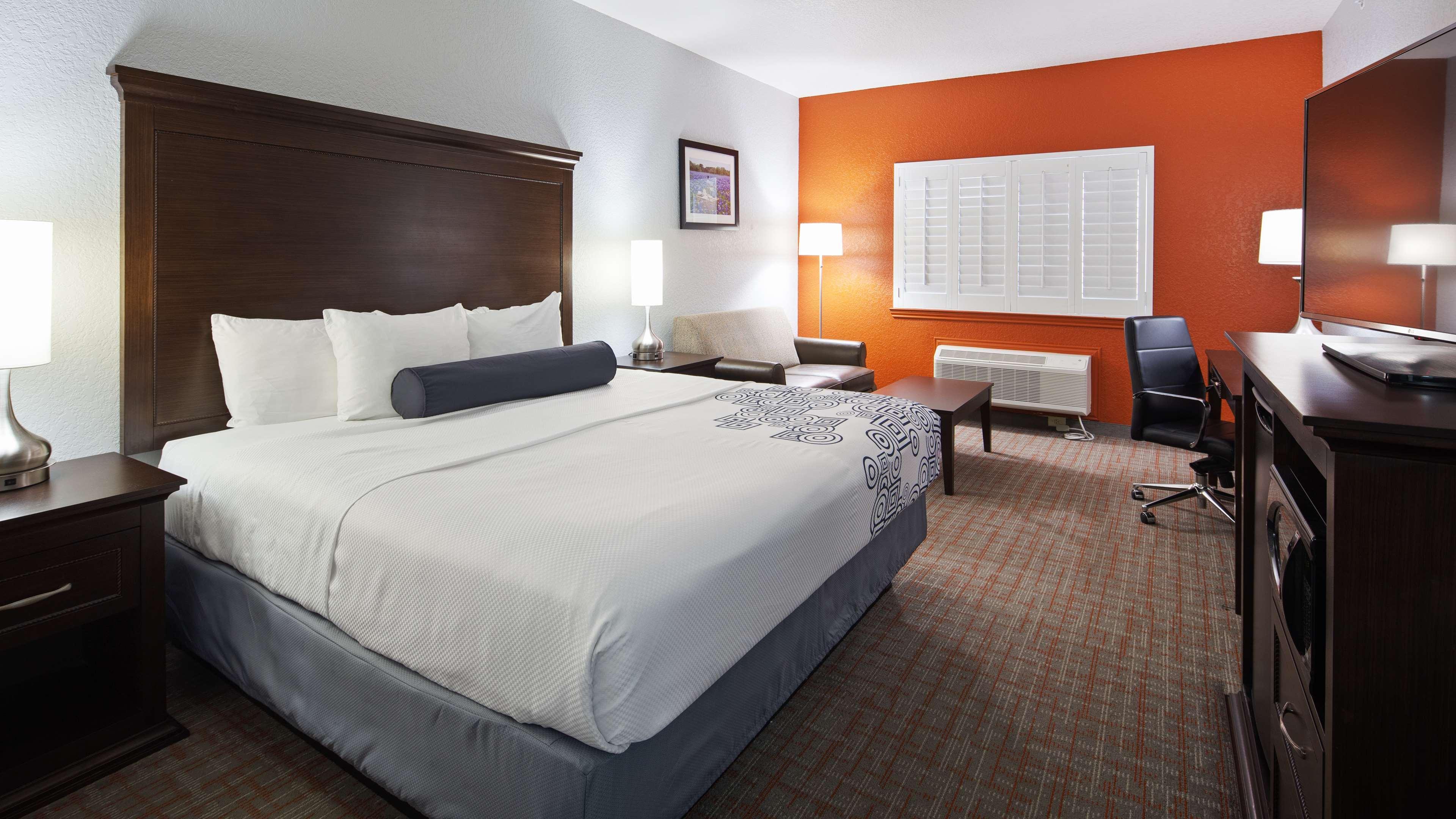 Best Western Plus Fredericksburg Exterior photo