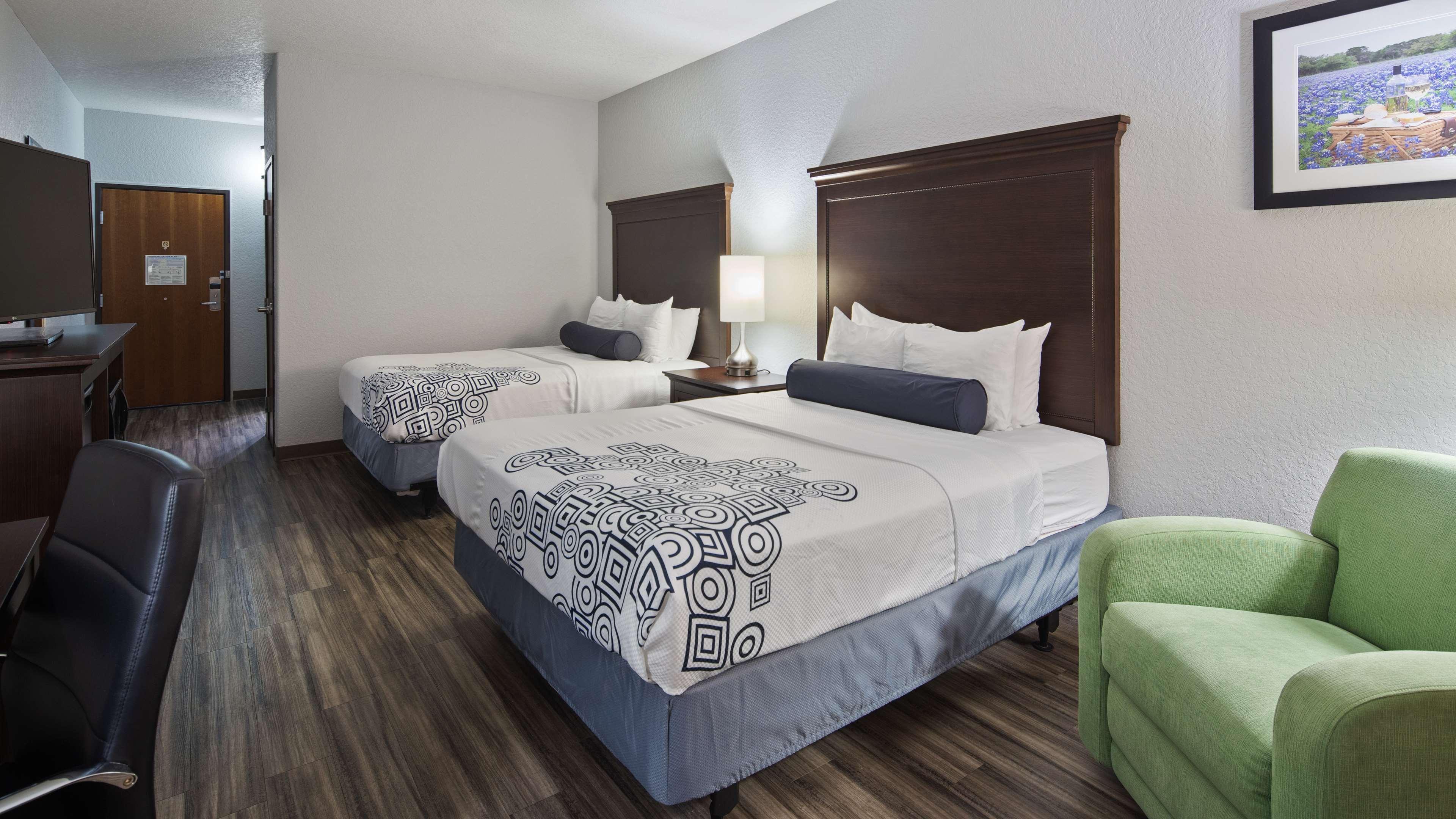 Best Western Plus Fredericksburg Exterior photo