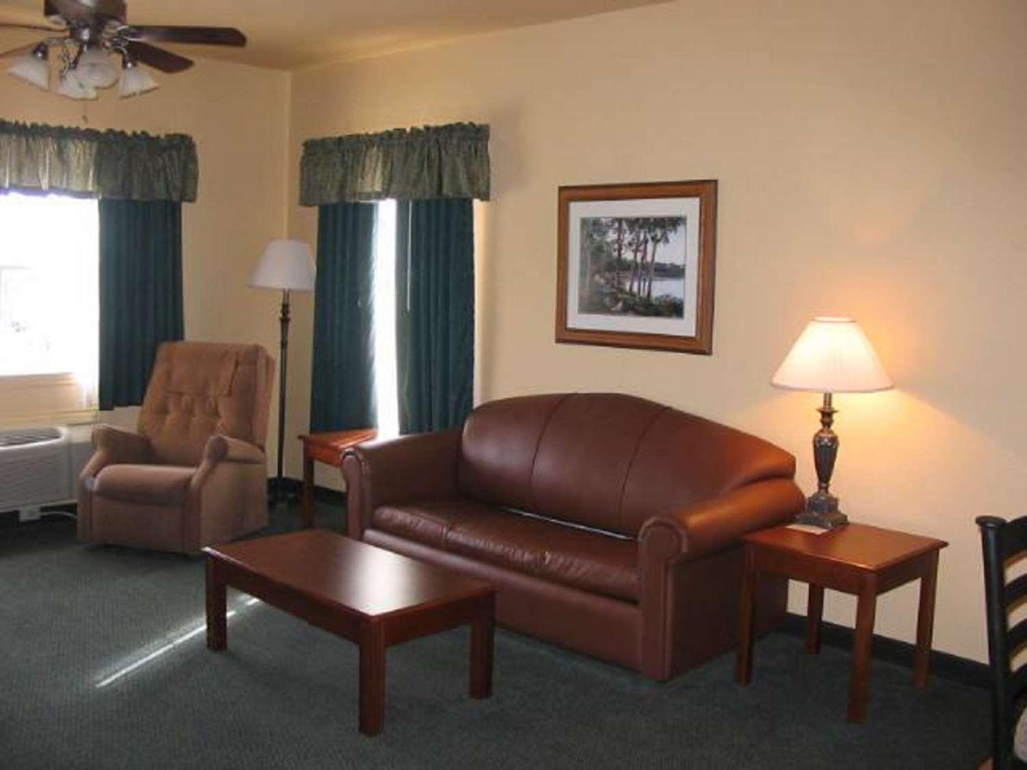 Best Western Plus Fredericksburg Exterior photo