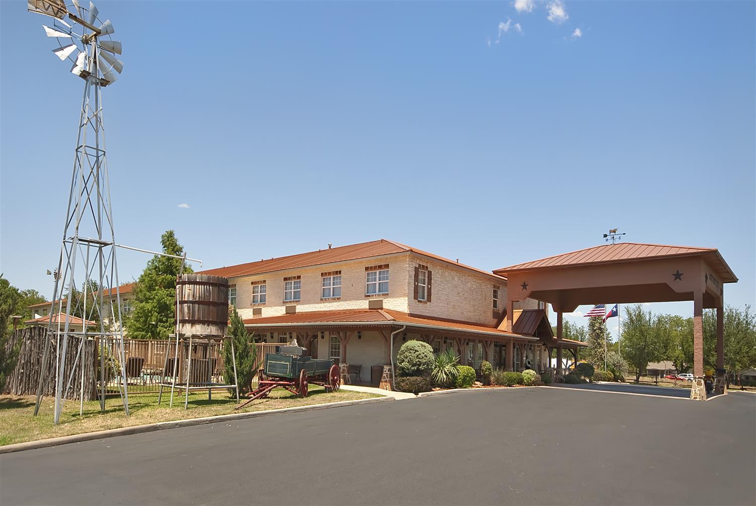 Best Western Plus Fredericksburg Exterior photo
