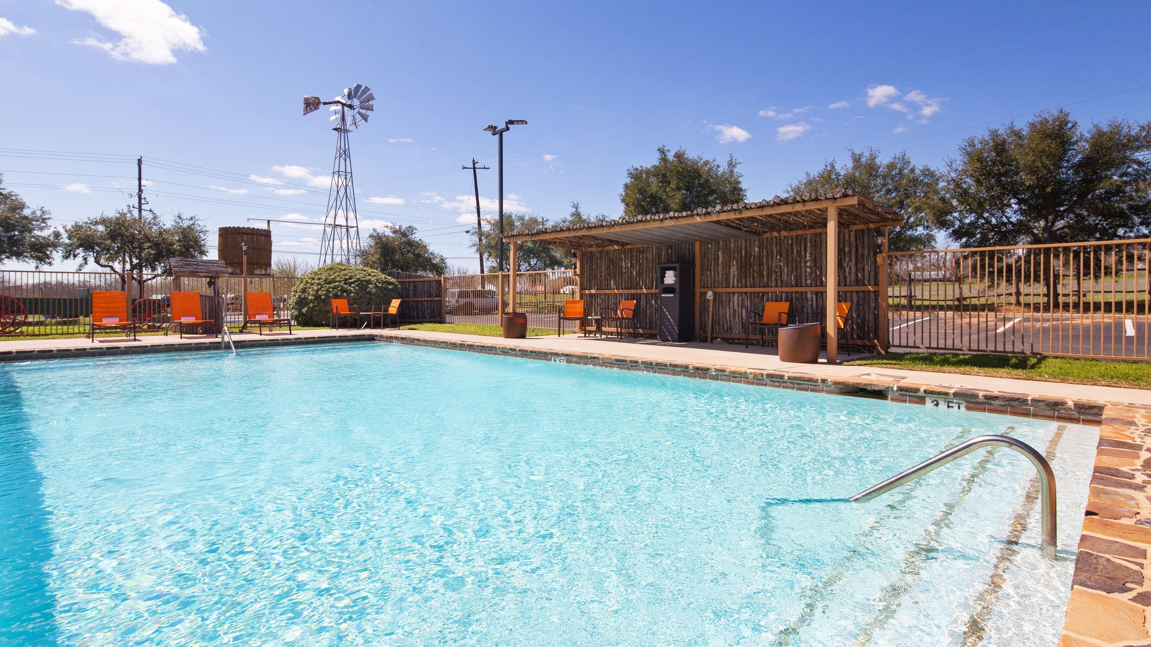 Best Western Plus Fredericksburg Exterior photo