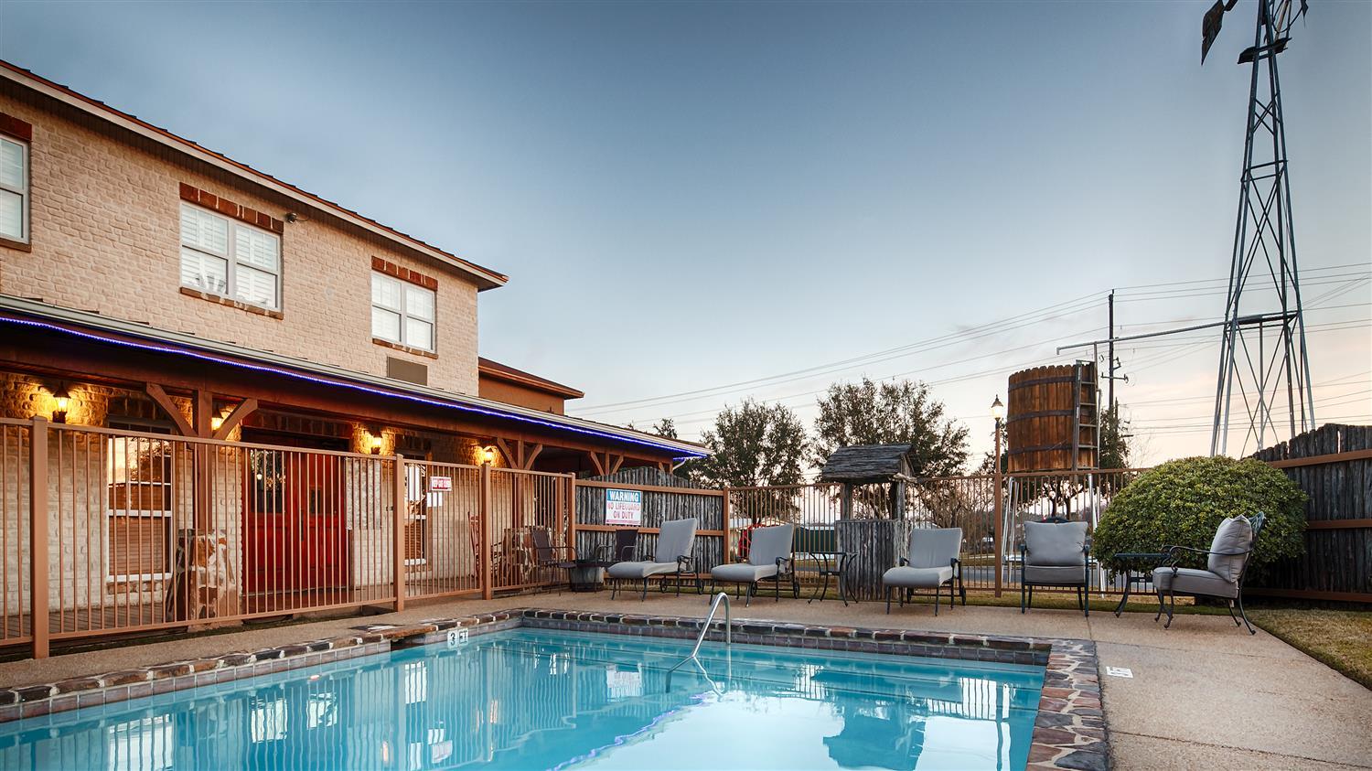 Best Western Plus Fredericksburg Exterior photo
