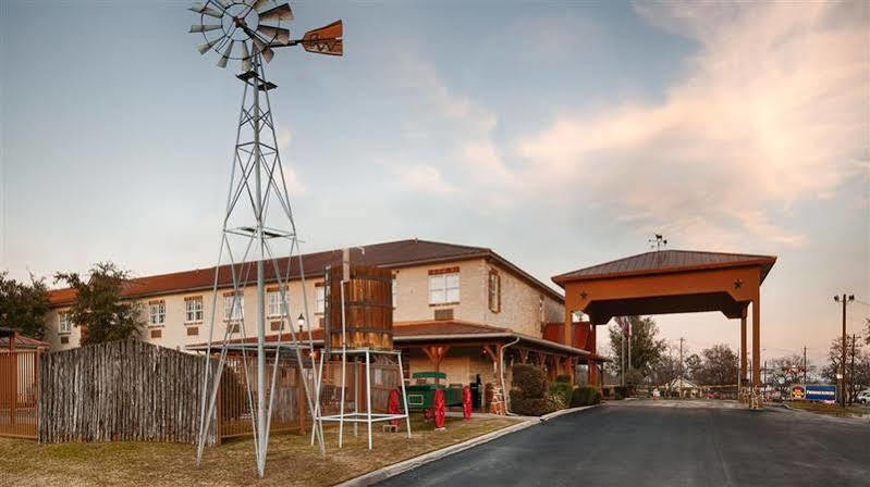 Best Western Plus Fredericksburg Exterior photo